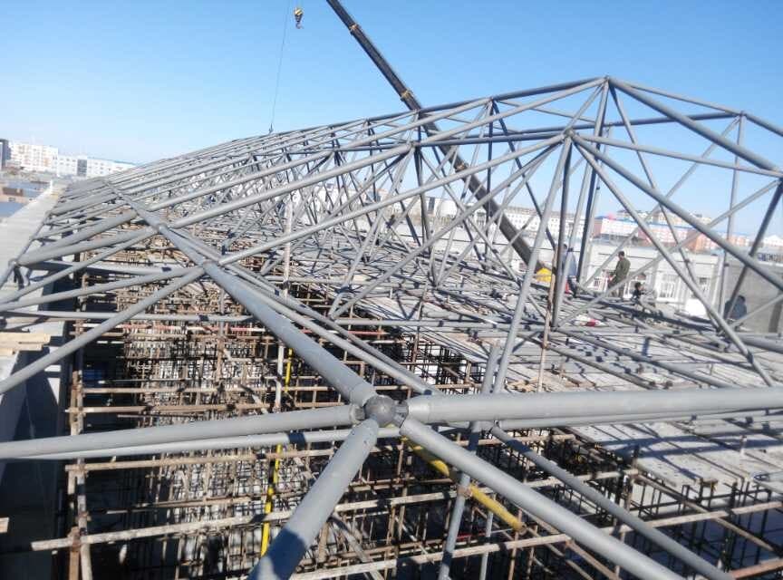 山南商贸城屋顶网架工程